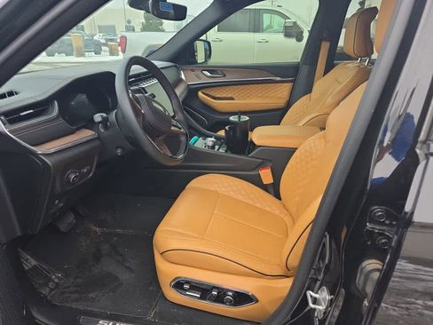 Used 2023 Jeep Grand Cherokee Summit w/ Luxury Tech Group V image 7