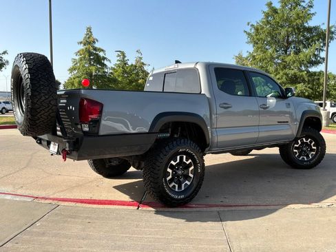 Used 2018 Toyota Tacoma TRD Off-Road AWD/4WD image 6