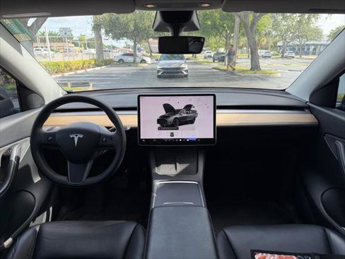 Used 2022 Tesla Model Y Long Range AWD/4WD image 21