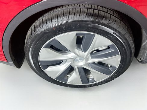 Used 2021 Tesla Model Y Long Range image 11