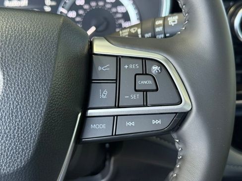 New 2026 Toyota Highlander XLE image 22