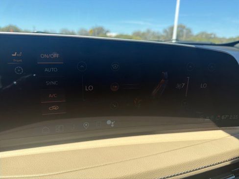 Used 2025 Cadillac XT4 Premium Luxury image 7