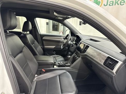 Used 2022 Volkswagen Atlas Cross Sport SE AWD/4WD image 31