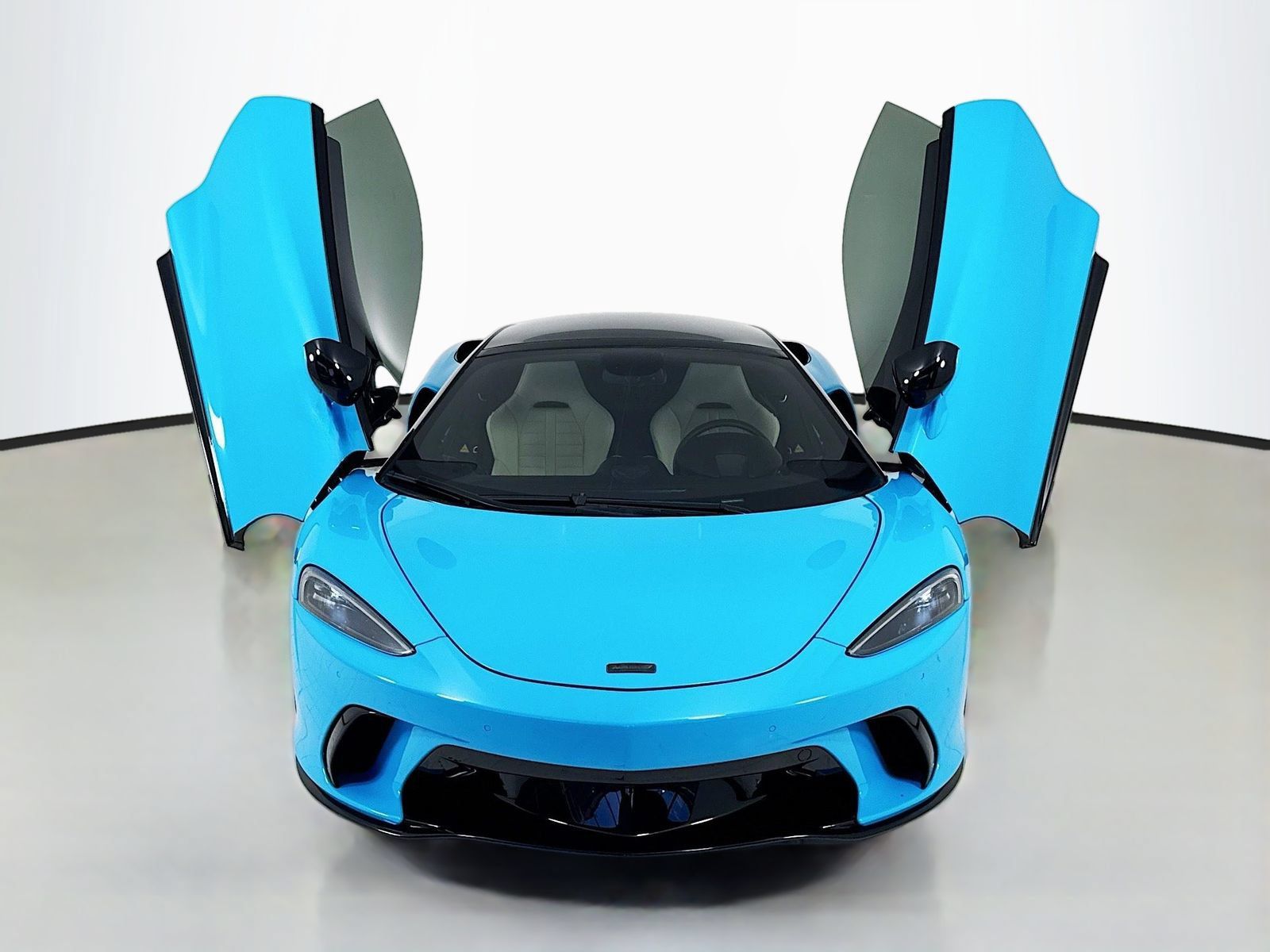 Used 2025 McLaren GTS RWD image 2