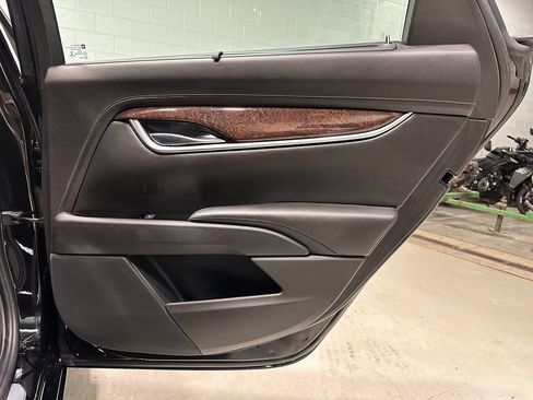 Used 2013 Cadillac XTS Premium image 15