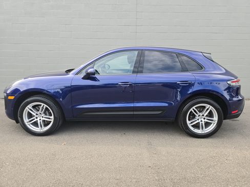 Certified 2022 Porsche Macan AWD/4WD image 2