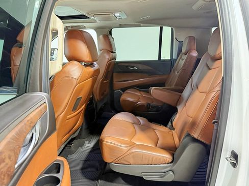 Used 2016 Cadillac Escalade ESV Premium image 35