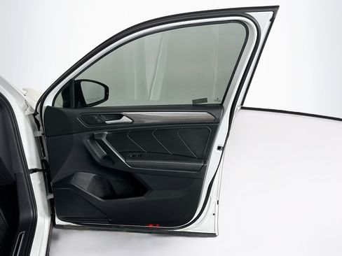 Used 2023 Volkswagen Tiguan SE R-Line FWD image 33