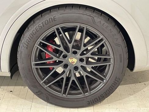 Certified 2025 Porsche Cayenne GTS AWD/4WD image 12