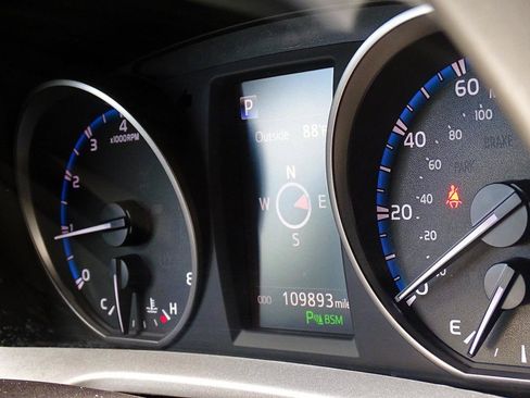 Used 2017 Toyota RAV4 XLE AWD/4WD image 49