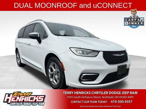 Used 2023 Chrysler Pacifica Limited FWD image 1