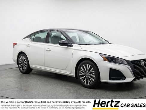 Used 2025 Nissan Altima 2.5 SV image 1