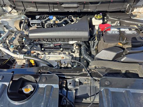 Used 2020 Nissan Rogue SV FWD image 32
