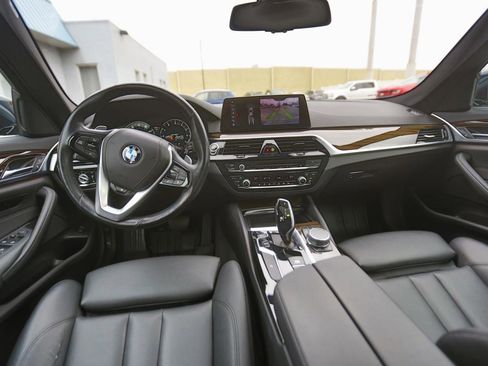 Used 2019 BMW 530i xDrive w/ Convenience Package image 11