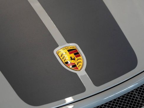 Used 2018 Porsche 911 GT3 RWD image 5