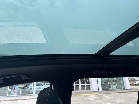 Certified 2023 Volkswagen Tiguan SE R-Line image 29