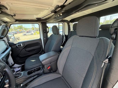 Used 2025 Jeep Gladiator Sport AWD/4WD image 15