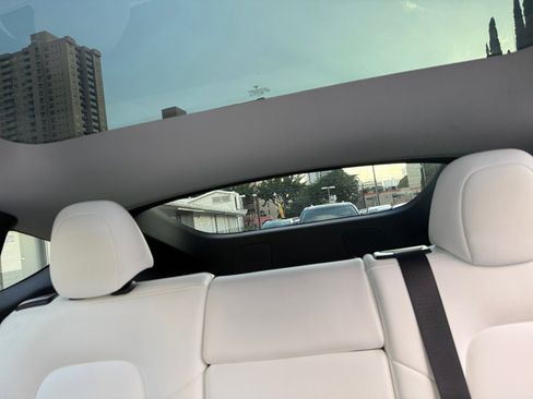 Used 2021 Tesla Model Y Long Range image 37