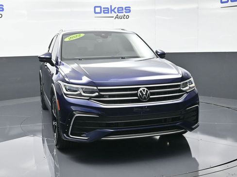 Used 2022 Volkswagen Tiguan SEL R-Line image 2