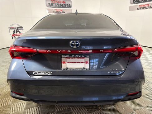 Used 2022 Toyota Avalon XLE image 5