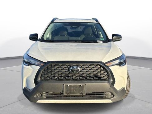 Used 2025 Toyota Corolla Cross LE w/ Moonroof Package AWD/4WD image 3