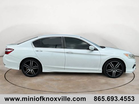 Used 2017 Honda Accord Sport Special Edition image 2