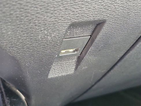 Used 2021 Toyota Corolla LE image 28