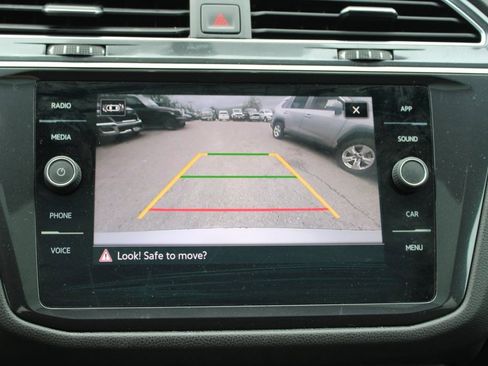 Used 2021 Volkswagen Tiguan SE R-Line image 19