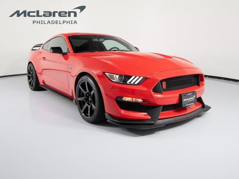 Used 2017 Ford Mustang Shelby GT350R RWD image 3