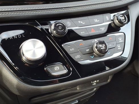 New 2026 Chrysler Pacifica Select image 23