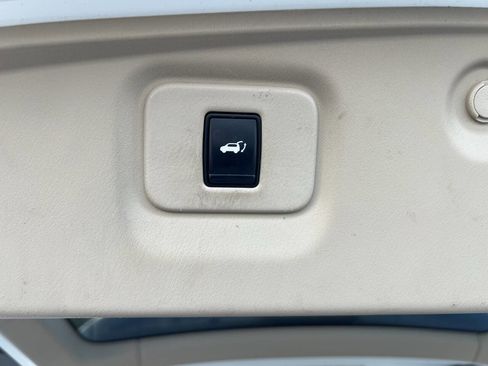 Used 2015 Nissan Pathfinder Platinum image 18