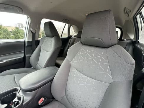 Used 2021 Toyota RAV4 XLE image 15