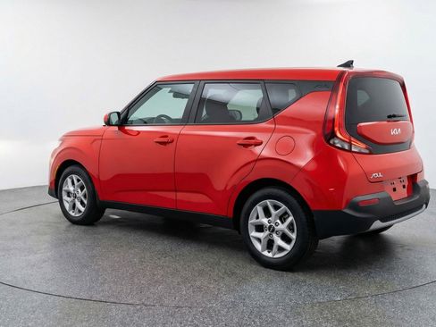 Used 2025 Kia Soul LX w/ LX Technology Package FWD image 5