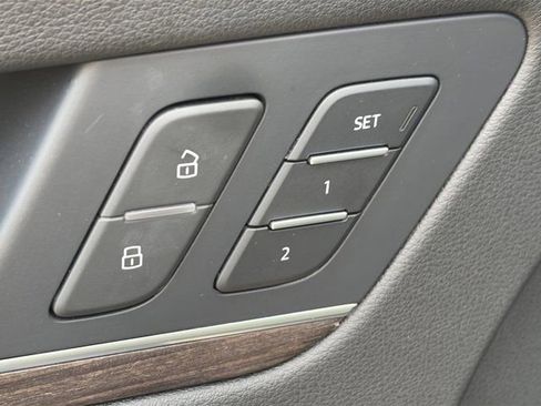 Used 2024 Audi Q5 2.0T Prestige w/ Prestige Package image 9