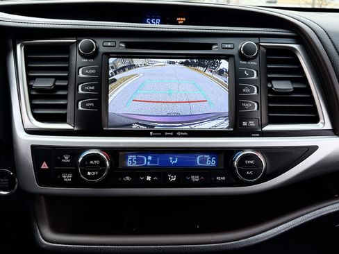 Used 2019 Toyota Highlander XLE image 30