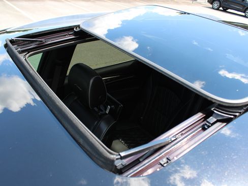 Used 2022 Buick Enclave Avenir w/ Avenir Technology Package image 9