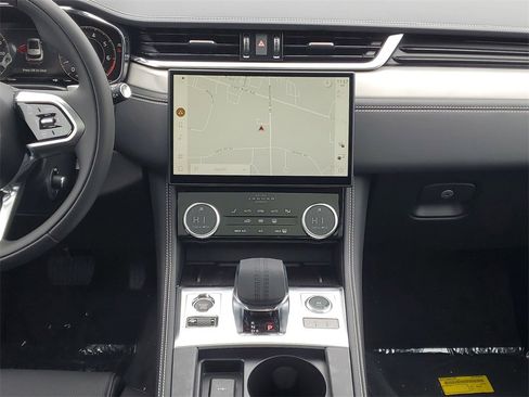 New 2026 Jaguar F-PACE R-Dynamic S image 28