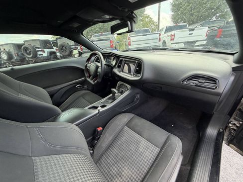 Used 2019 Dodge Challenger SXT RWD image 10