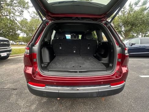Used 2025 Jeep Grand Cherokee Limited AWD/4WD image 13