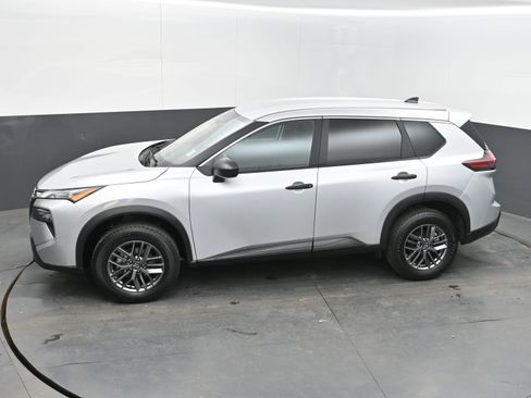 Used 2024 Nissan Rogue S image 35