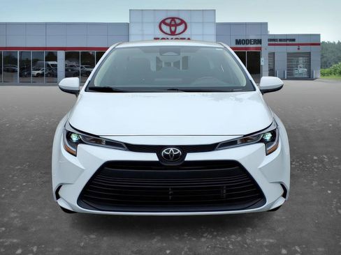Used 2025 Toyota Corolla LE image 2