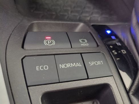 Used 2021 Toyota RAV4 XLE image 28