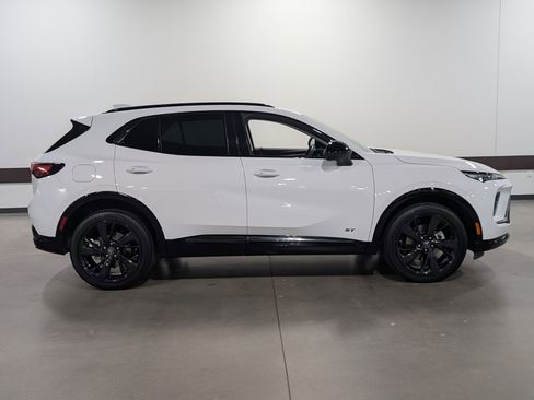 Used 2025 Buick Envision Sport Touring image 2