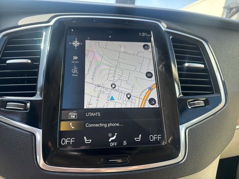 Used 2022 Volvo XC90 T6 Momentum w/ Advanced Package image 16