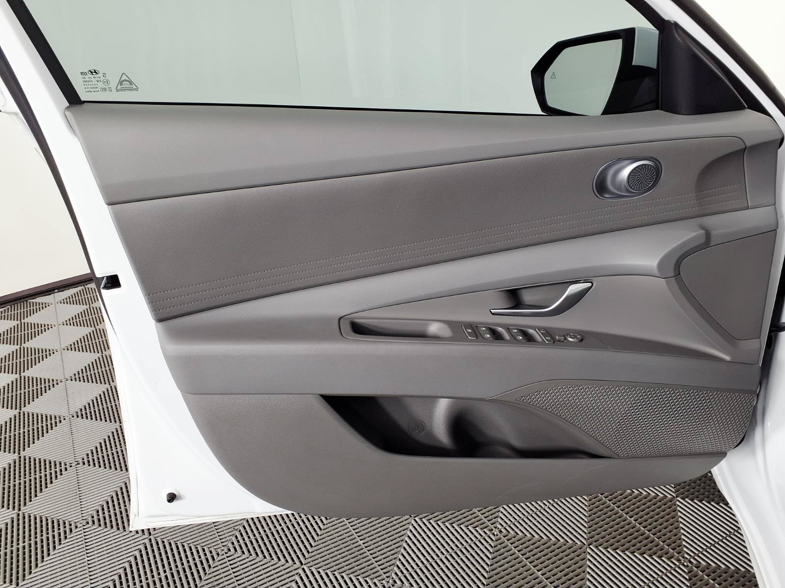 Used 2026 Hyundai Elantra Hybrid FWD image 16