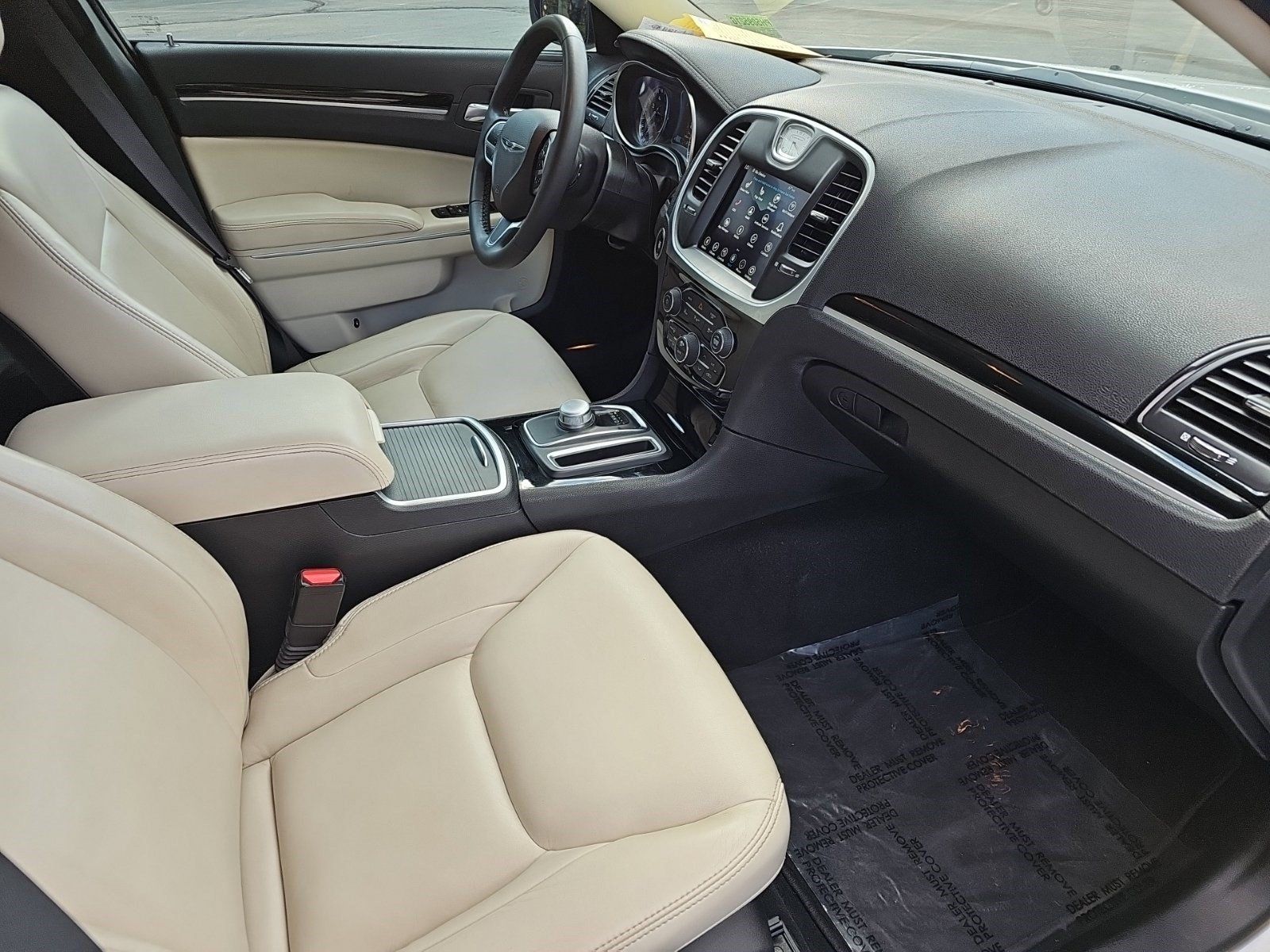 Used 2023 Chrysler 300 Touring L w/ Safetytec Plus Group RWD image 10
