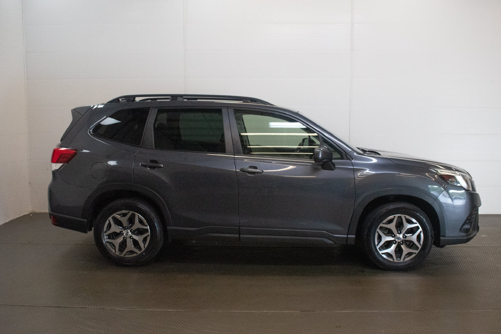 Used 2022 Subaru Forester Premium AWD/4WD image 3