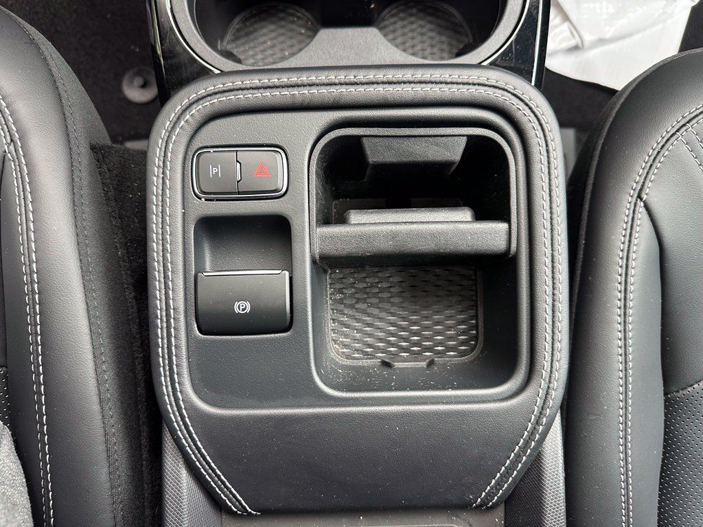 Used 2025 Ford Mustang Mach-E Premium AWD/4WD image 19