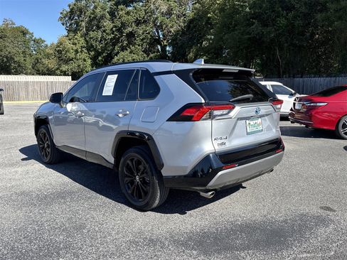 Used 2022 Toyota RAV4 SE w/ Convenience Package image 3