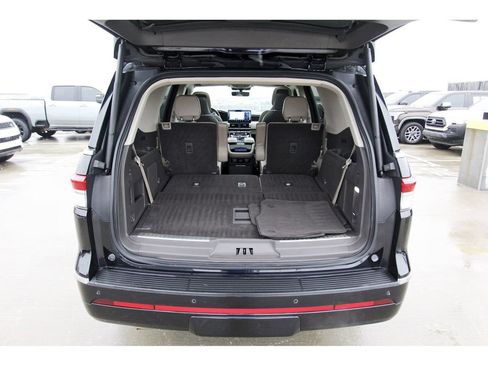 Used 2022 Lincoln Navigator Reserve AWD/4WD image 31